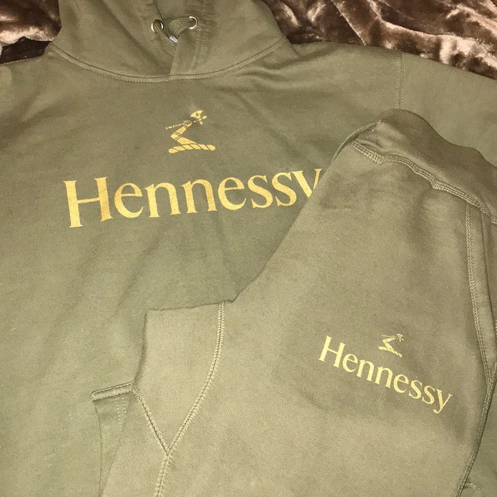Hennessy sweat suit with joggers‼️Free Shipping‼️